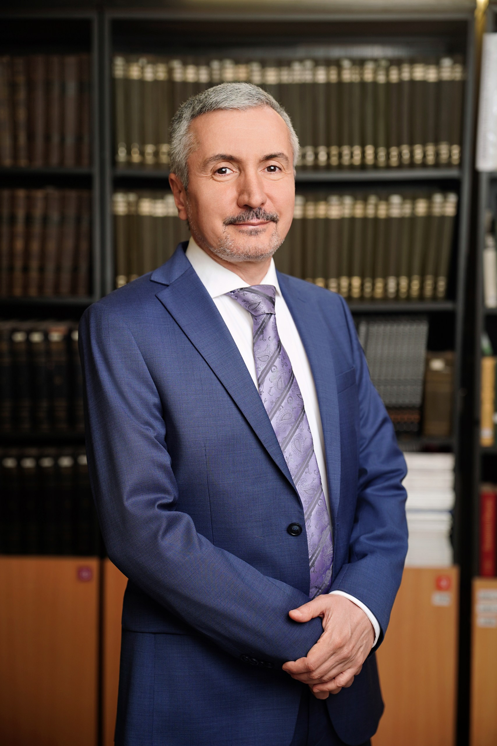 Igor E. Saakyan